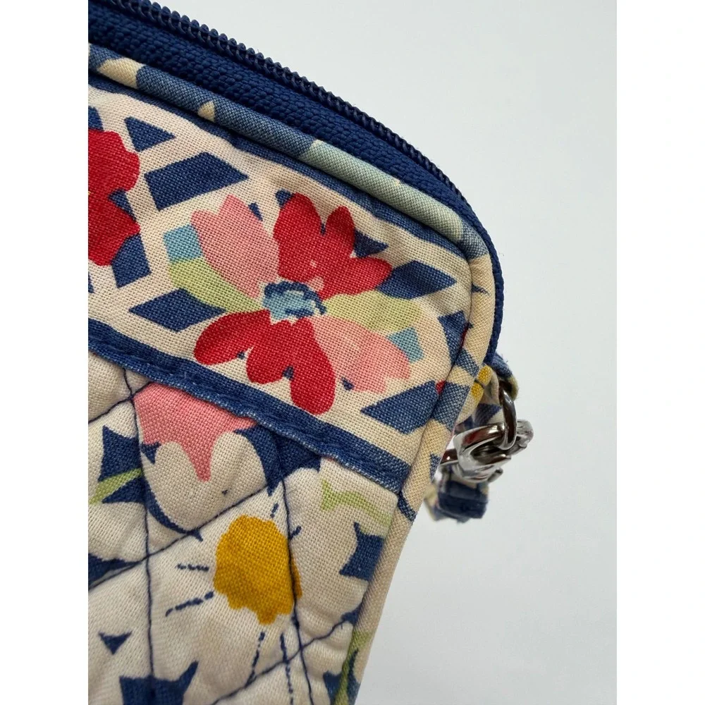 Vera Bradley Wristlet Women Small Multicolor Floral Quilted Cotton‎ Zip 7x4